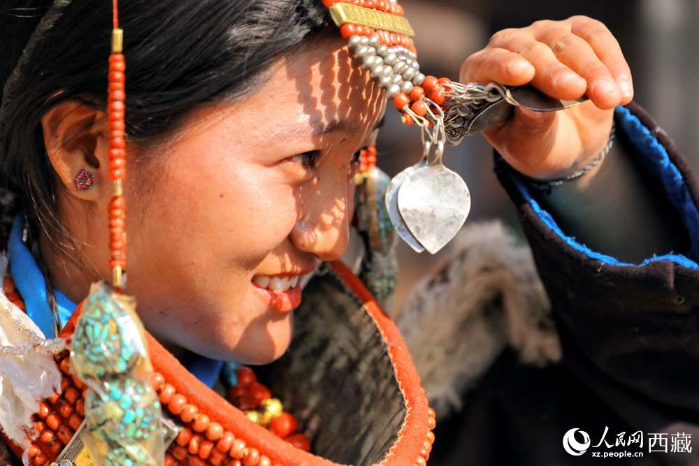 撩起“神秘面紗”。人民網(wǎng) 李海霞