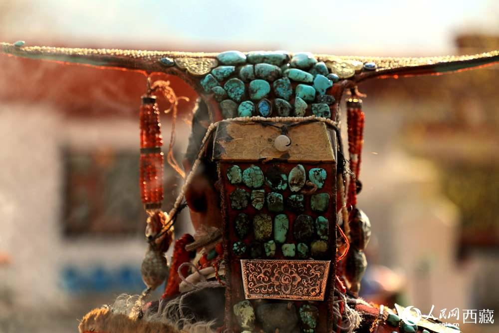 “飛天服飾”頭飾。人民網(wǎng) 李海霞攝