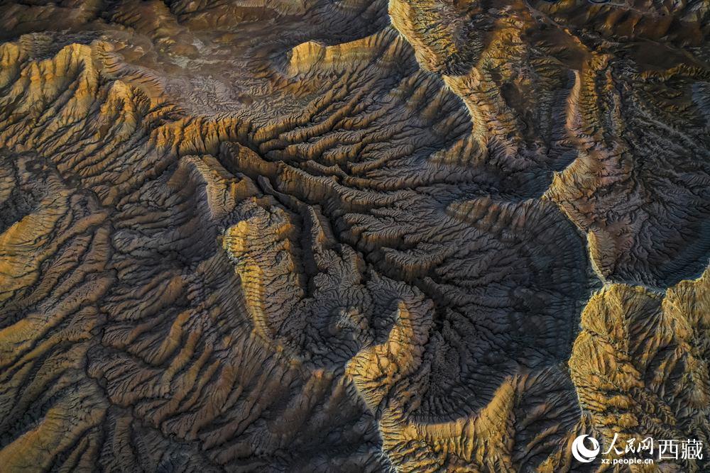 俯瞰土林。貢覺群培攝