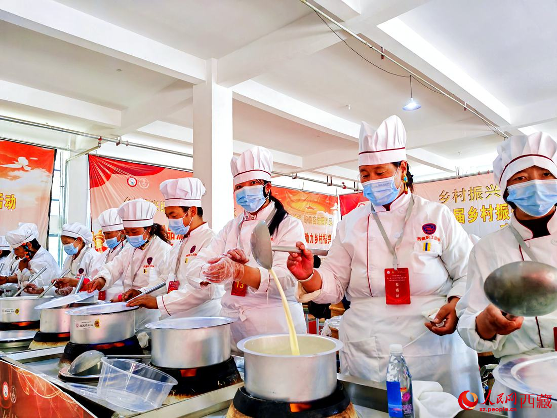 廚藝比拼。人民網 李海霞攝