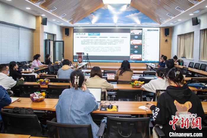 圖為論壇會(huì)議現(xiàn)場(chǎng)。　同東放 攝