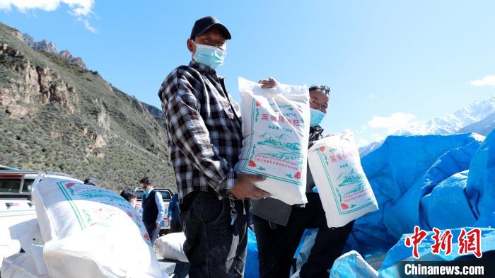 圖為合作社加工完成的優(yōu)質(zhì)糌粑?！〖卫杩h融媒體中心供圖