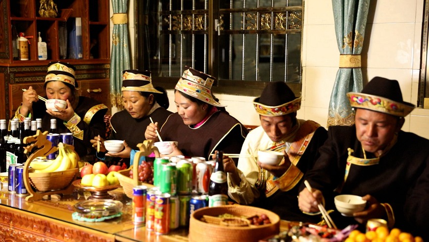 吃“古突”。