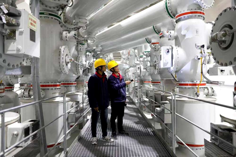 進(jìn)行日常檢查。吳雛音 攝