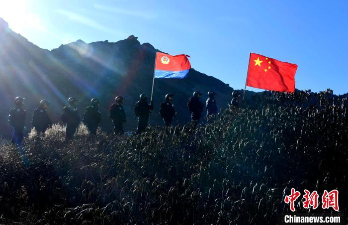 1月6日，移民警察正在乃堆拉巡邏?！±盍?攝