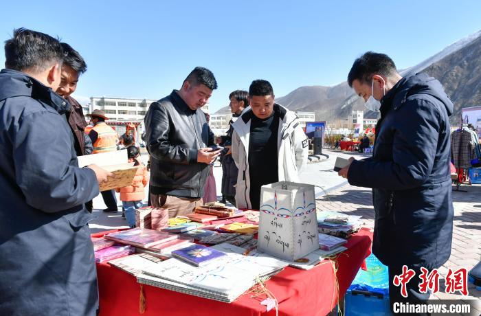 圖為展銷會現(xiàn)場?！∝暩聛硭?攝