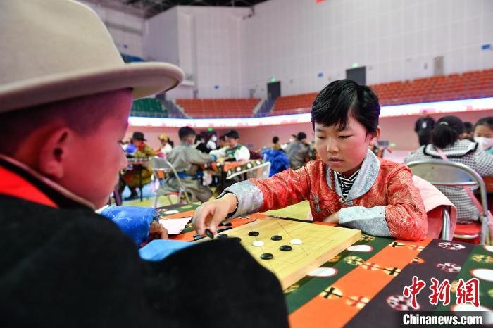 圖為比賽現(xiàn)場?！∝暩聛硭?攝