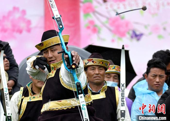 3月28日，選手參加響箭比賽。　李林 攝