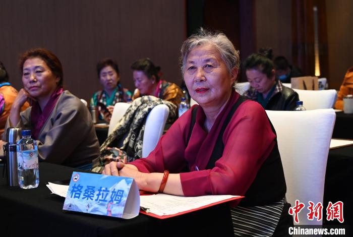 圖為西藏銀發(fā)旅游產(chǎn)品體驗團老年代表?！≮w朗 攝