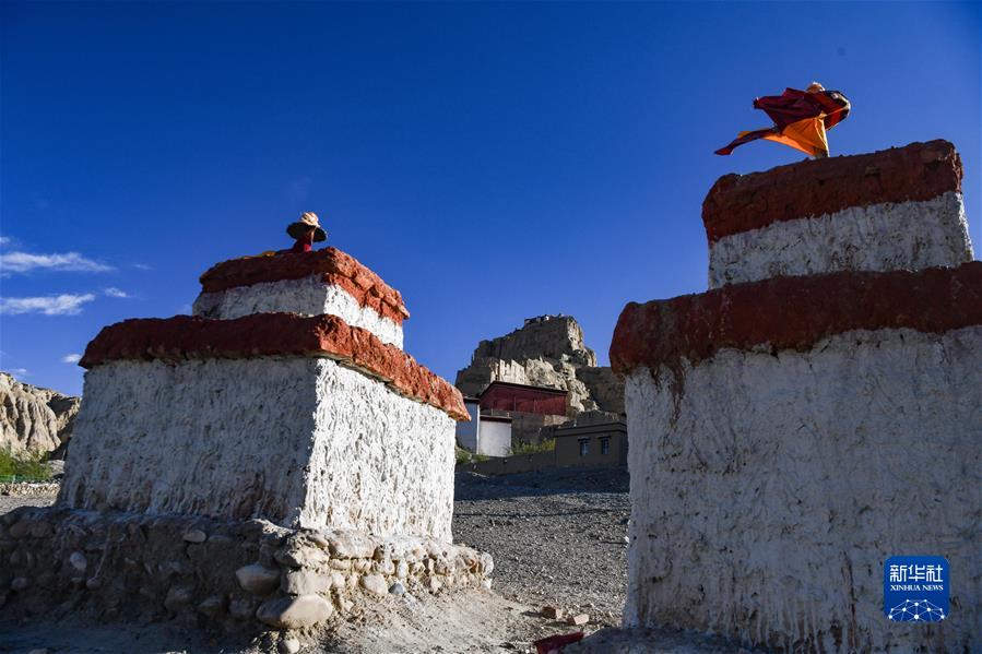 (新華全媒+)(9)國(guó)道之行 從雪山奔向大海丨古格落日