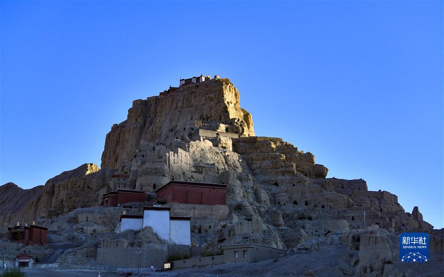 (新華全媒+)(13)國(guó)道之行 從雪山奔向大海丨古格落日