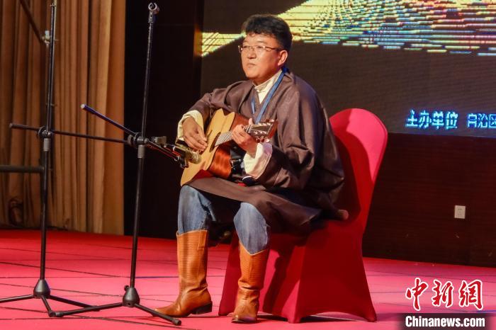 圖為選手進行才藝展示?！∥鞑刈灾螀^(qū)旅發(fā)廳供圖