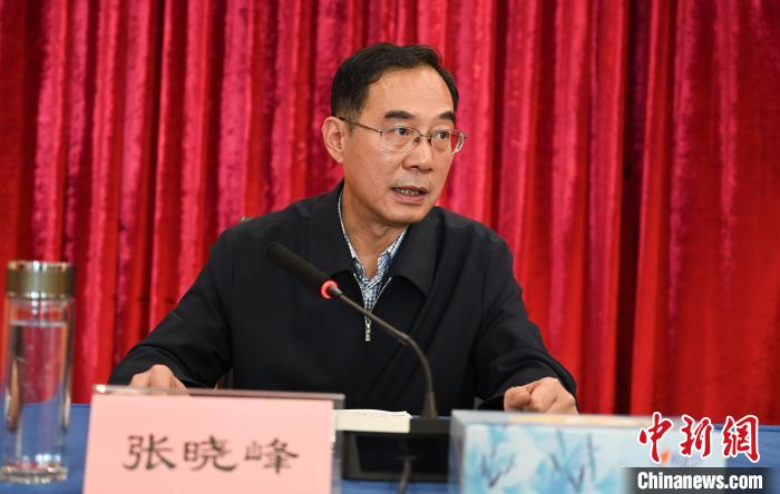 圖為西藏自治區(qū)黨委宣傳部副部長(zhǎng)、西藏廣播電視臺(tái)黨組書記張曉峰致辭。　趙朗 攝