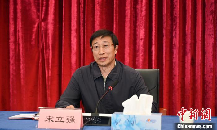 圖為西藏自治區(qū)黨委組織部副部長(zhǎng)、第十批援藏干部人才總領(lǐng)隊(duì)宋立強(qiáng)致辭。