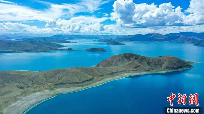 圖為羊卓雍措風(fēng)光。資料圖 山南市旅游發(fā)展局供圖