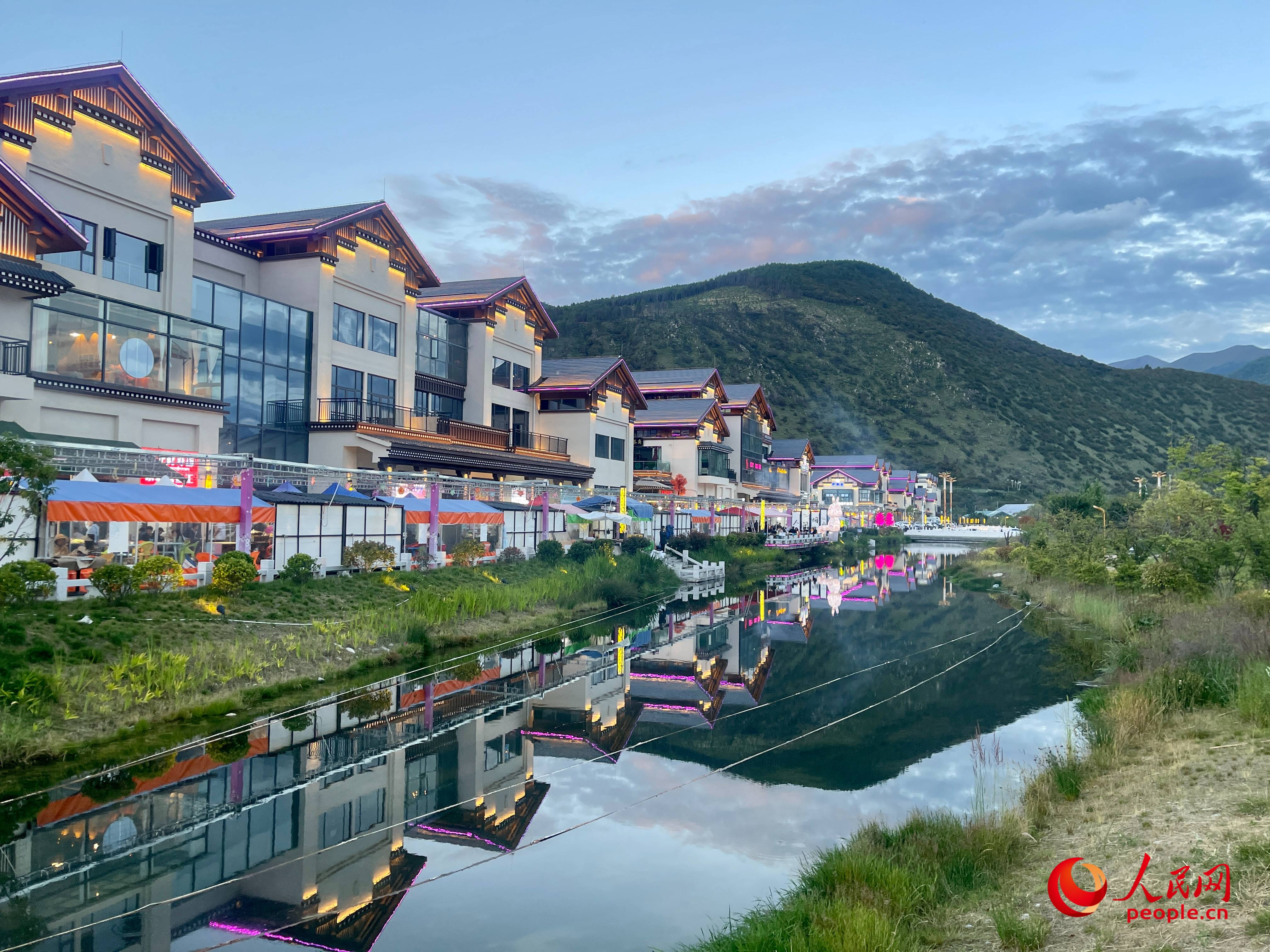 工布公園的一角，風景秀麗。人民網(wǎng) 周靜圓攝