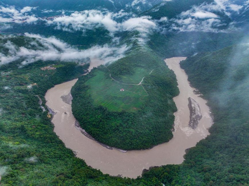 雅魯藏布江果果塘大拐彎。張澤坤攝