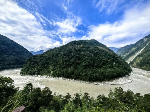 幾代建設(shè)者，歷經(jīng)半個(gè)多世紀(jì)完成！這是一條怎樣的公路？