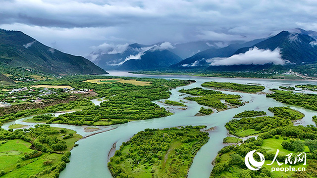 雅尼國家濕地公園風(fēng)景如畫。人民網(wǎng)記者 次仁羅布攝