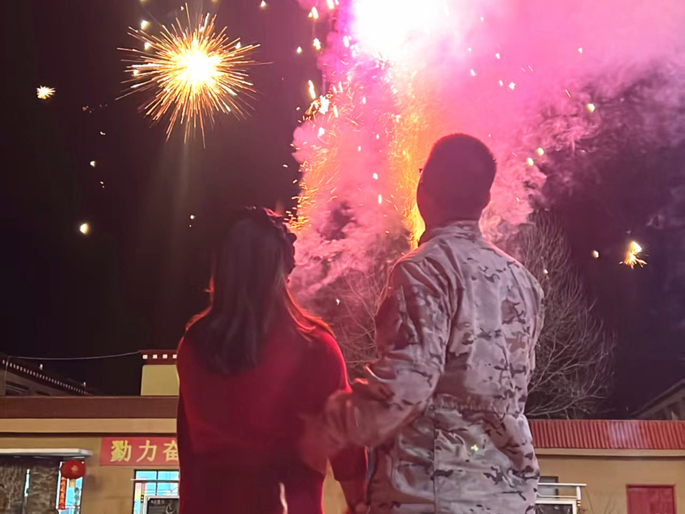 來(lái)隊(duì)家屬的溫馨瞬間。霍尹航攝