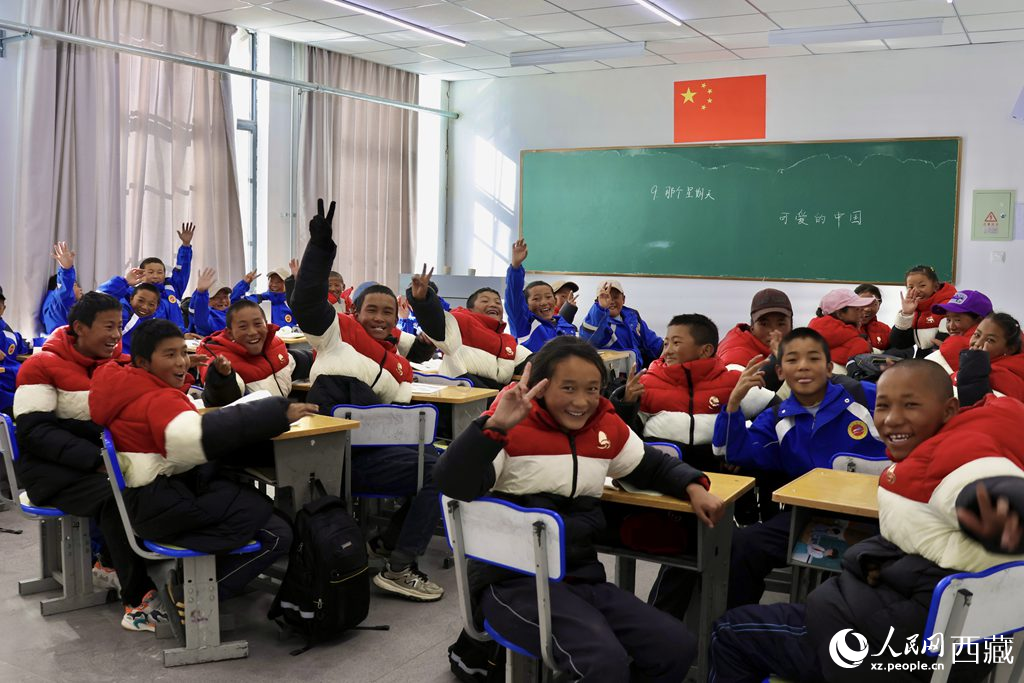 安置在定日縣委黨校讀書(shū)的學(xué)生。人民日?qǐng)?bào)記者 鮮敢攝