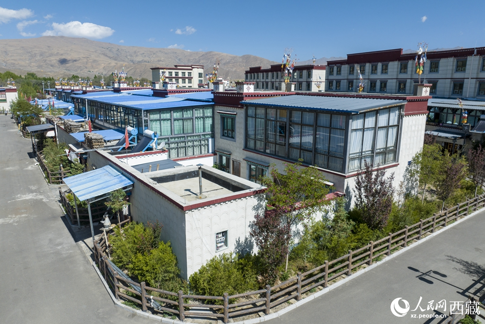 寬敞明亮的藏式民居。人民網(wǎng)記者 次仁羅布攝