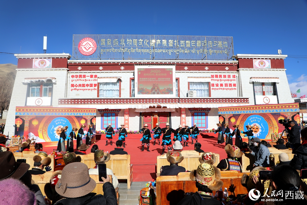 雅礱“村晚”鬧新春。人民網(wǎng)記者 吳雨仁攝