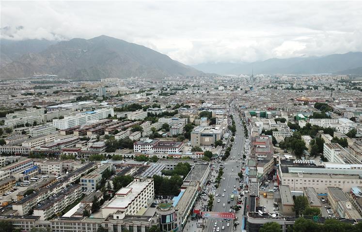 8??10日無(wú)人機(jī)拍攝的拉薩城市一景???新華社記??? 王益?? ??.jpg