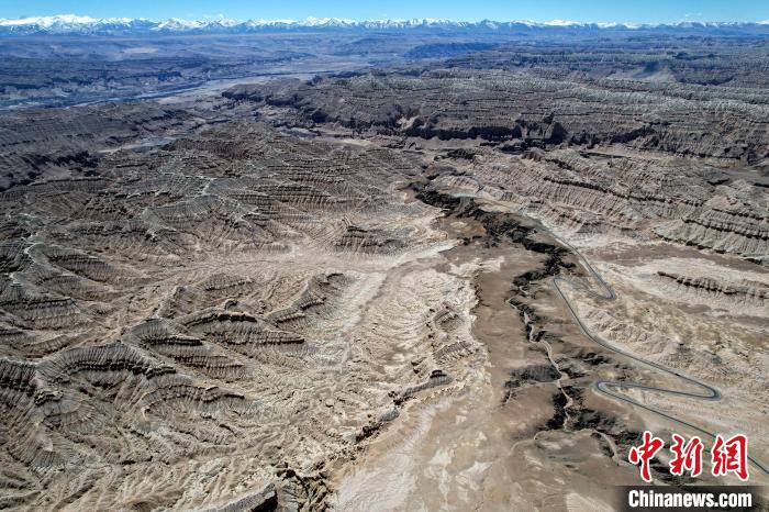 4月5日，西藏阿里札達土林。(無人機照片) 李林 攝