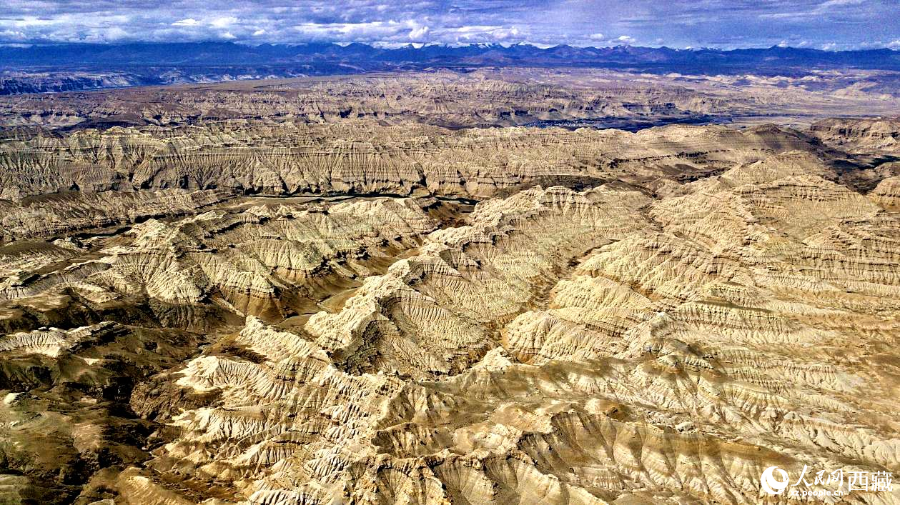 鳥(niǎo)瞰西藏阿里地區(qū)札達(dá)土林國(guó)家地質(zhì)公園。