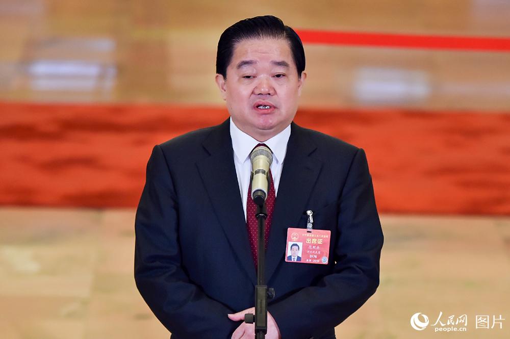 全國人大代表、河北省人大常委會黨組書記、常務副主任范照兵。