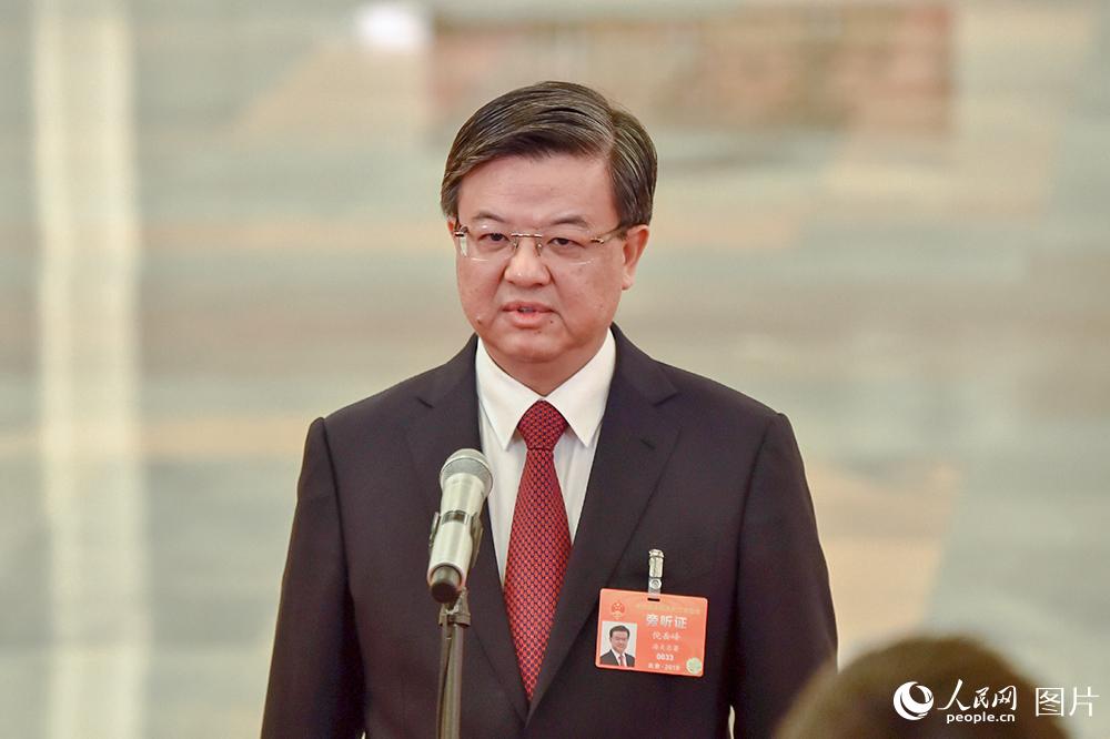 海關(guān)總署署長倪岳峰回答記者提問。