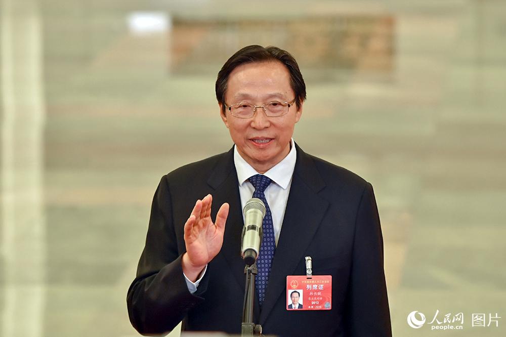 農(nóng)業(yè)農(nóng)村部部長韓長賦回答記者提問。