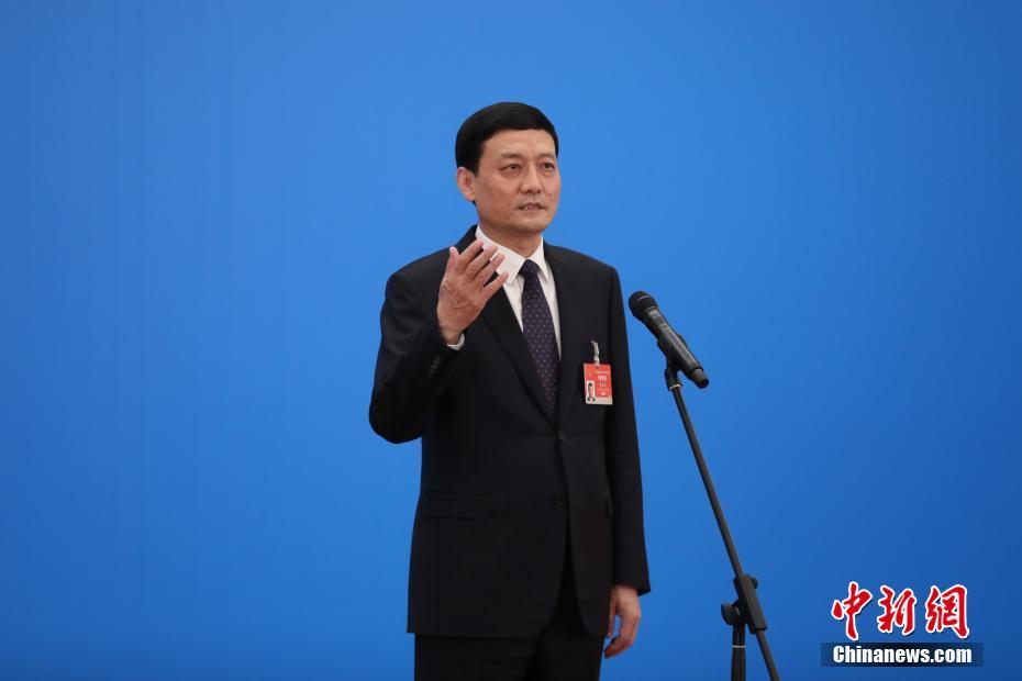 3月8日，第十三屆全國人民代表大會第四次會議舉行第二場“部長通道”采訪活動。圖為中國工業(yè)和信息化部部長肖亞慶通過網(wǎng)絡視頻方式接受采訪。 <a target='_blank' ><p  align=