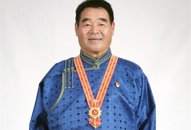 （奮斗百年路　啟航新征程·“七一勛章”獲得者·圖文互動）（1）“草原之子”廷·巴特爾：讓草原綠起來，幫牧民富起來